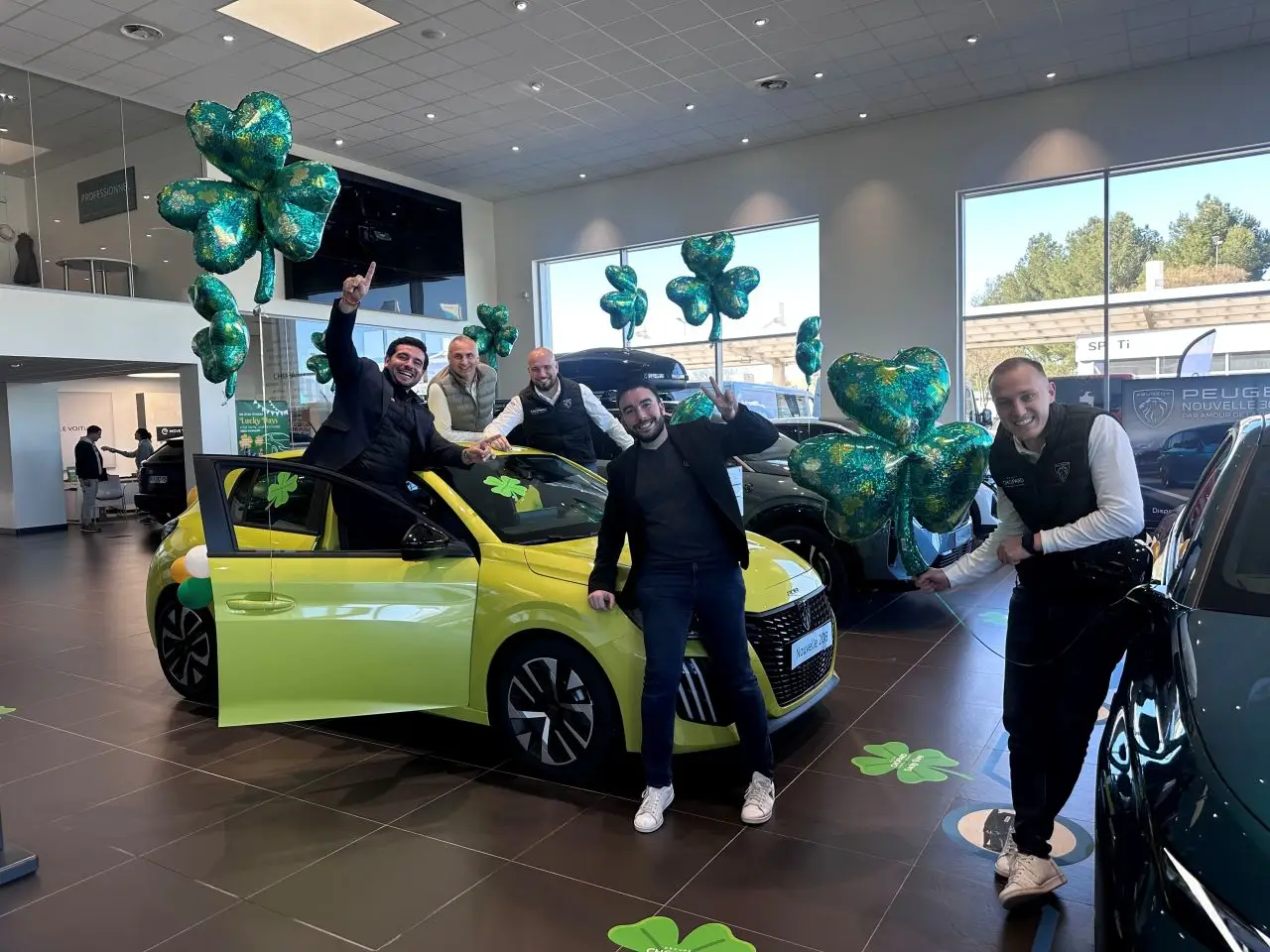 Evènement en concession avec collaborateurs et ballons